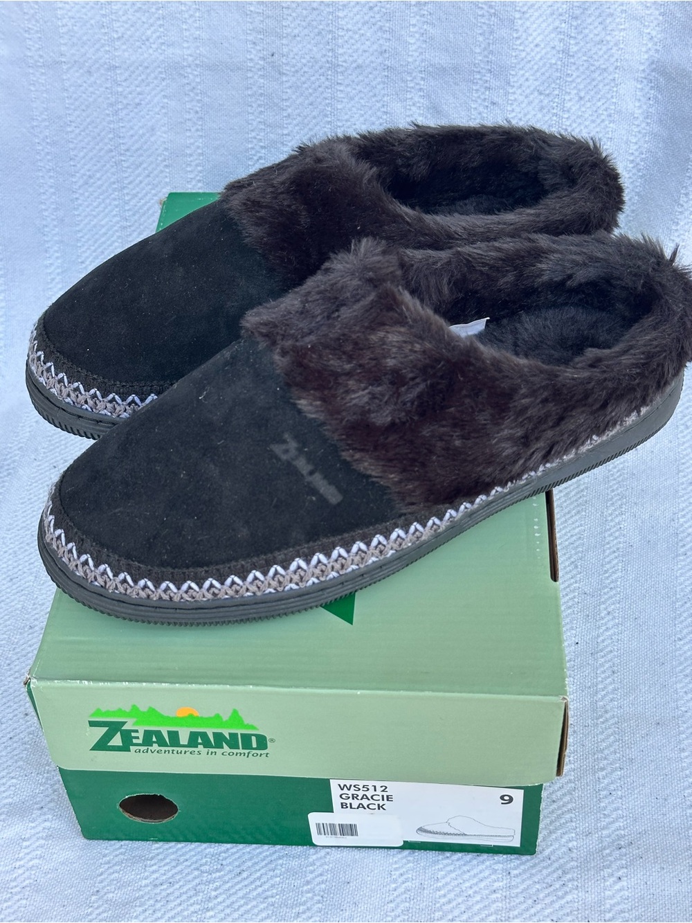 Zealand Gracie Black Faux-Fur Slip-On House Slippers